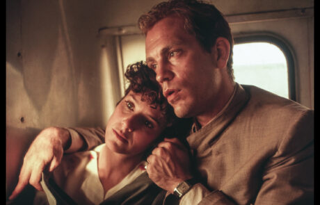 John Malkovich, Debra Winger Set “Il tè nel deserto” 1990