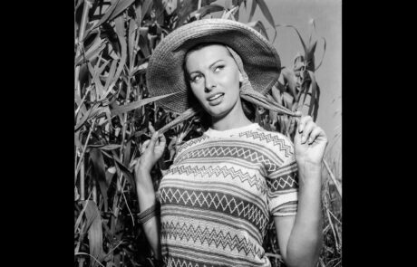 Sophia Loren Set “La donna del fiume” 1954